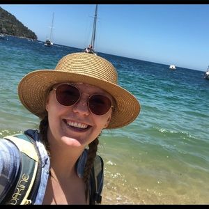 Meet your Posher, Caitlin